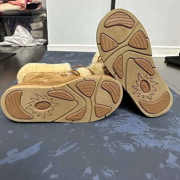 * HOST PICK * EUC Authentic UGG Boots, Size 8, Beige with laces - Picture 10 of 11